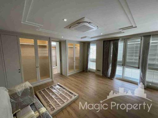 4 Bedrooms Townhouse with Lift for Sale in Ekkamai 10, Khlong Tan Nuea, Watthana, Bangkok