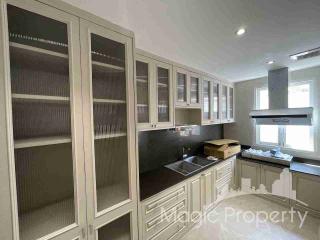 4 Bedrooms Townhouse with Lift for Sale in Ekkamai 10, Khlong Tan Nuea, Watthana, Bangkok