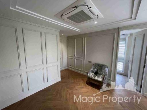 4 Bedrooms Townhouse with Lift for Sale in Ekkamai 10, Khlong Tan Nuea, Watthana, Bangkok