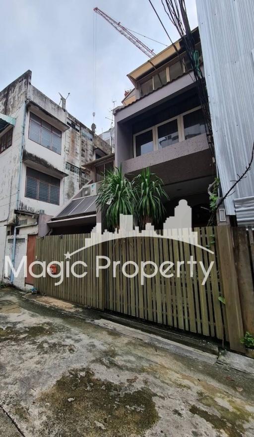 4 Bedroom Townhouse for Sale in Sukhumvit 15, Khlong Toei Nuea, Watthana, Bangkok