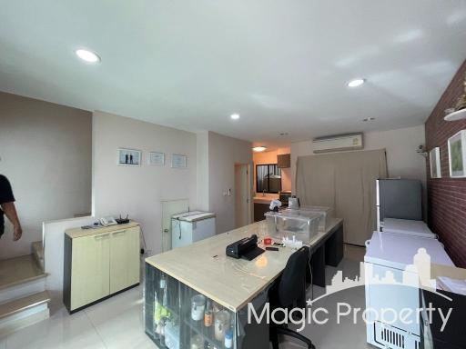 3 Bedroom Townhouse For Sale in Baan Klang Muang Rama 9 Ramkhamhaeng, Phlabphla, Wang Thonglang, Bangkok