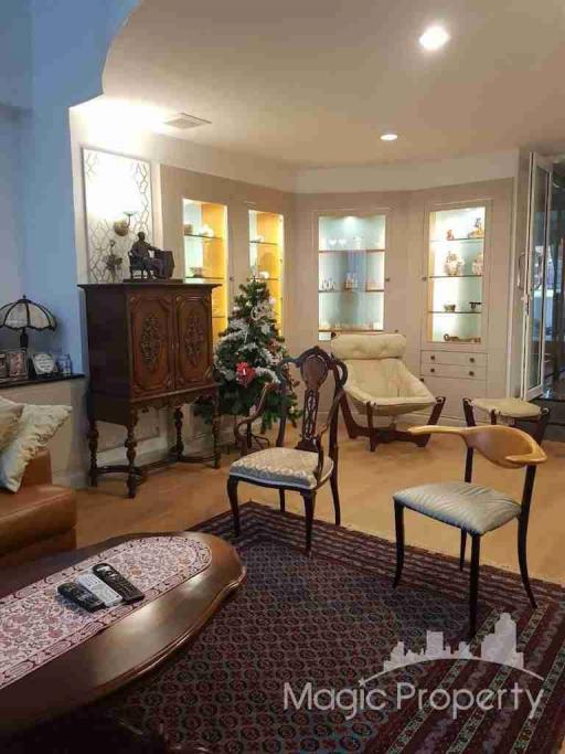 Townhouse for Sale in Yenakart Residence, Chong Nonsi, Yan Nawa, Bangkok