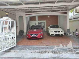 Townhouse for Sale in Yenakart Residence, Chong Nonsi, Yan Nawa, Bangkok