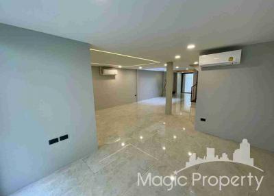 3 Bedrooms Townhouse for Sale in Ekkamai 12, Watthana, Bangkok