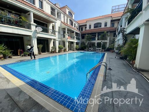 3 Bedrooms Townhouse for Sale in Private Sukhumvit Thonglor 13, Bangkok