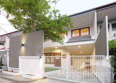 3 Bedrooms Townhouse For Rent in Pridi 42, Khlong Tan Nuea, Watthana, Bangkok