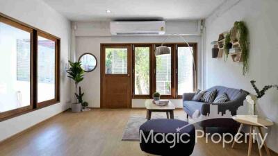 3 Bedrooms Townhouse For Rent in Pridi 42, Khlong Tan Nuea, Watthana, Bangkok