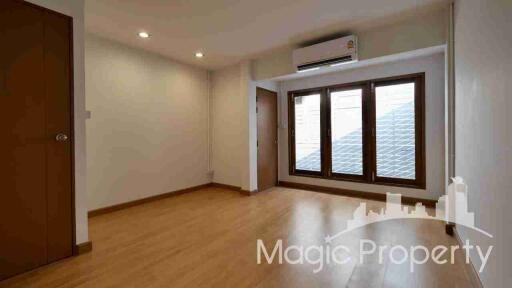 3 Bedrooms Townhouse For Rent in Pridi 42, Khlong Tan Nuea, Watthana, Bangkok