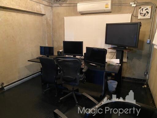 Home Office Building For Sale in Town in Town, Phlabphla, Wang Thonglang, Bangkok