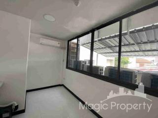5 Floors Commercial Building For Rent Size 300 Sqm. On Thong Lor Rd.