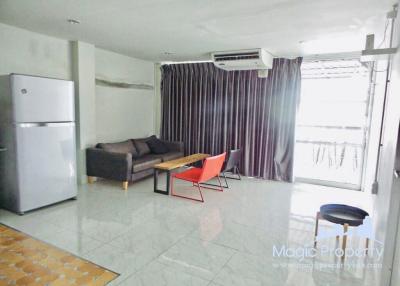 5 Floors Building For Rent on Ratchadaphisek Road, Din Daeng, Bangkok