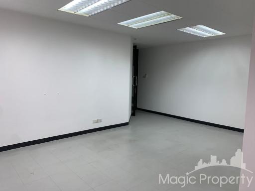 Office Space in United Tower Thonglor For Rent, Khlong Tan Nuea, Watthana, Bangkok