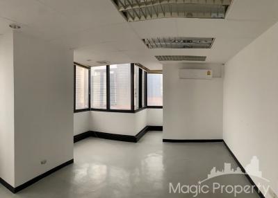 Office Space in United Tower Thonglor For Rent, Khlong Tan Nuea, Watthana, Bangkok