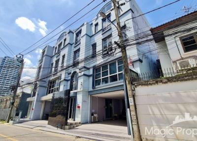 Commercial Building on Ratchadaphisek Road For Rent, Chan Kasem, Chatuchak, Bangkok