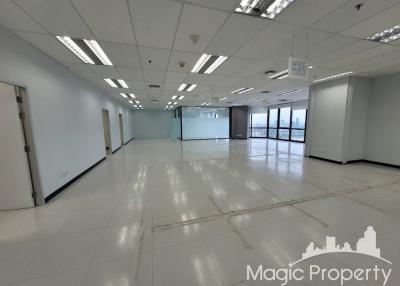 Office Space For Rent in RS Tower Ratchadaphisek Road, Din Daeng, Bangkok.