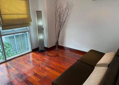 For RENT : Urbana Sukhumvit 15 / 2 Bedroom / 2 Bathrooms / 102 sqm / 36000 THB [R11734]