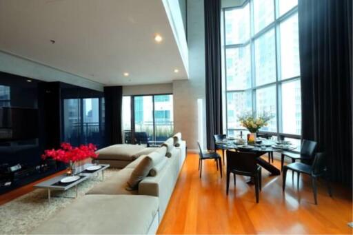 3 Bedrooms 3 Bathrooms Size 189.39sqm. Bright Sukhumvit 24 for Sale 35.5mTHB