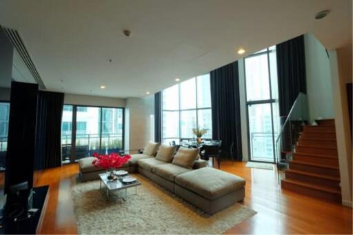 3 Bedrooms 3 Bathrooms Size 189.39sqm. Bright Sukhumvit 24 for Sale 35.5mTHB