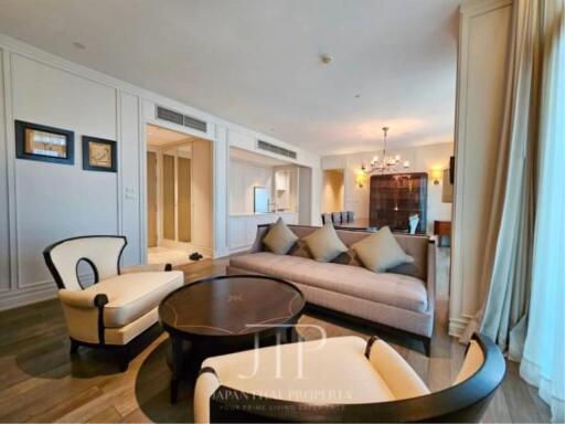 3 Bedrooms 4 Bathrooms Size 200sqm. Oriental Residence for Rent 200,000 THB