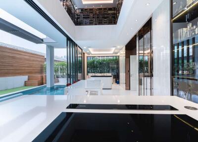 Exquisite Urban Oasis: Luxurious Townhouse with Pool in the Heart of Bangkok - 920071001-10985