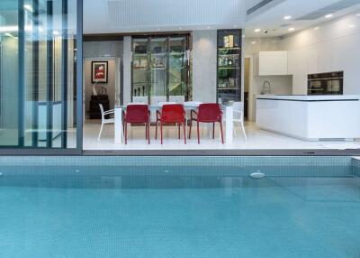 Exquisite Urban Oasis: Luxurious Townhouse with Pool in the Heart of Bangkok - 920071001-10985