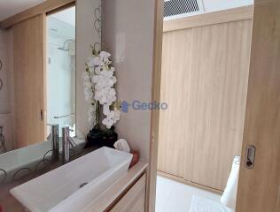 1 Bedroom Condo in The Riviera Wong Amat Beach Wongamat C009693