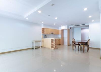 New Price Urban Living: Corner Unit with Serene Green View - 920071054-350