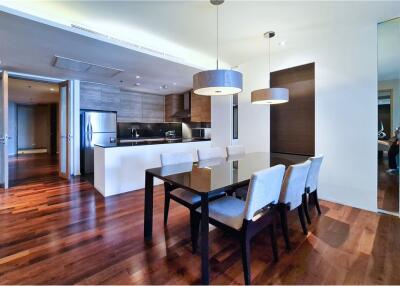 Experience Luxury Living: Stunning 2 Bedrooms with Spacious Terrace in Thonglor