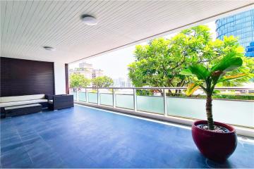 Experience Luxury Living: Stunning 2 Bedrooms with Spacious Terrace in Thonglor