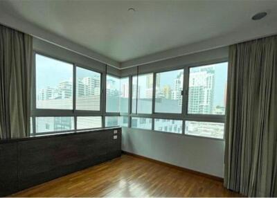 Spacious and Pet-Friendly: 3 Bedrooms Apartment for Rent in Sukhumvit 23, BTS Asoke and MRT Sukhumvit! - 920071001-10977