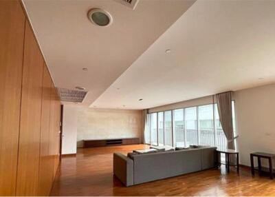 Spacious and Pet-Friendly: 3 Bedrooms Apartment for Rent in Sukhumvit 23, BTS Asoke and MRT Sukhumvit! - 920071001-10977