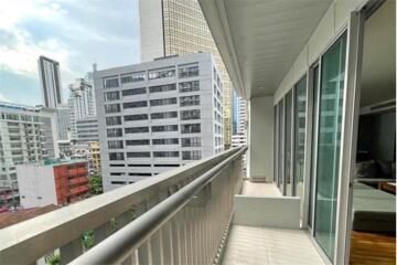 Spacious and Pet-Friendly: 3 Bedrooms Apartment High Floor for Rent in Sukhumvit 23, BTS Asoke and MRT Sukhumvit!