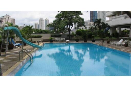 For Rent 3 Beds + 2 livng rooms Apartment Sukhumvit 30