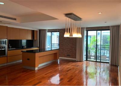 Spacious 4-Bedroom Townhouse for Rent in Sukhumvit with Easy Access to BTS Thonglor - 920071001-10970
