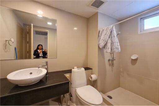 Stylish and Convenient Living: Modern 2-Bedroom Apartment for Rent at Nusasiri Grand, BTS Ekamai