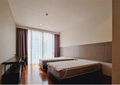 Experience Modern Living with Spacious 4-Bedroom Units and Open Kitchen in Sukhumvit 30