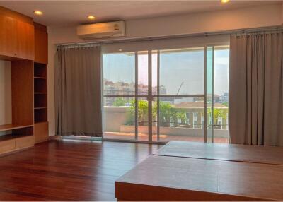 4 Bed Apartment for Rent in Sathorn