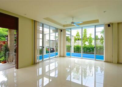 Luxurious Resort-Style Single House in Prime Thonglor Location