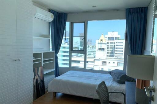 A large unit with an effortlessly accessible condominium to BTS Thonglor and Sukhumvit area.