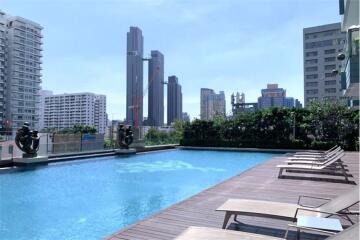 A large unit with an effortlessly accessible condominium to BTS Thonglor and Sukhumvit area.