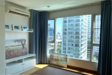 A large unit with an effortlessly accessible condominium to BTS Thonglor and Sukhumvit area.