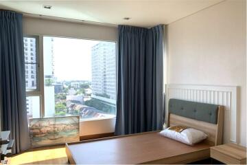 A large unit with an effortlessly accessible condominium to BTS Thonglor and Sukhumvit area.