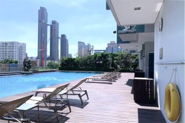 A large unit with an effortlessly accessible condominium to BTS Thonglor and Sukhumvit area.