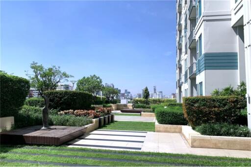 A large unit with an effortlessly accessible condominium to BTS Thonglor and Sukhumvit area.