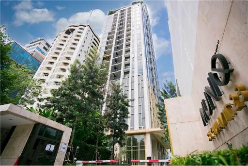 A beautiful unit with an effortlessly accessible condominium to BTS and MTR Asoke in the Sukhumvit area.