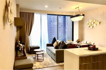 Fully furnished in a high-rise building in ultra-prime area of Asoke.