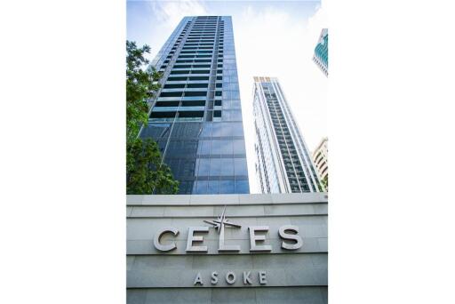 Fully furnished in a high-rise building in ultra-prime area of Asoke.