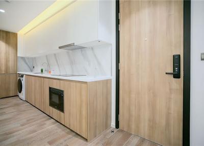 A beautiful unit with an effortlessly accessible to BTS and MTR Asoke