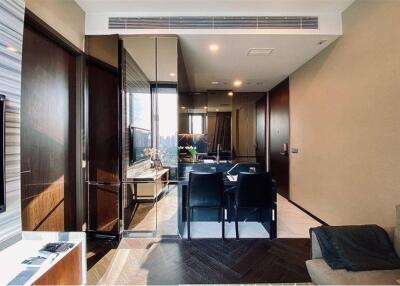 A fully luxury-furnished unit condominium on Sukhumvit 36 is the most convenient access to anywhere in Bangkok.