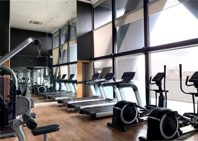 Contemporary style condominium The Met in a convenient area located on South Sathorn 6.